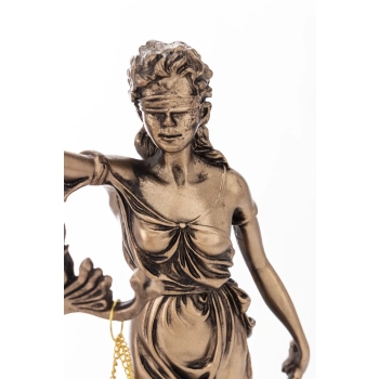 Figura Temida Z Zegarem
