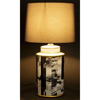 Lampa Z Kloszem(4) Ii Cz.-Prom.