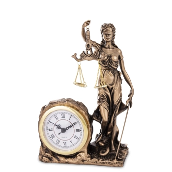 Figura Temida Z Zegarem